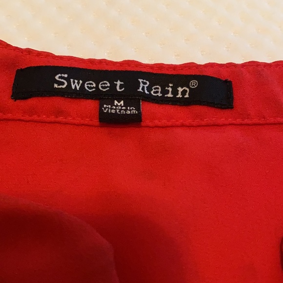 Red blouse - Picture 2 of 4